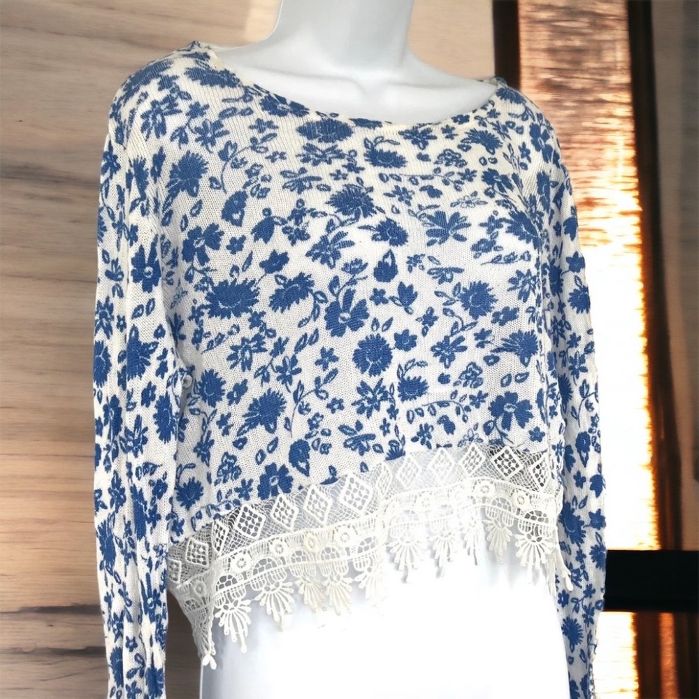 New H&M Soft Floral Knit Crop Lightweight Sweater